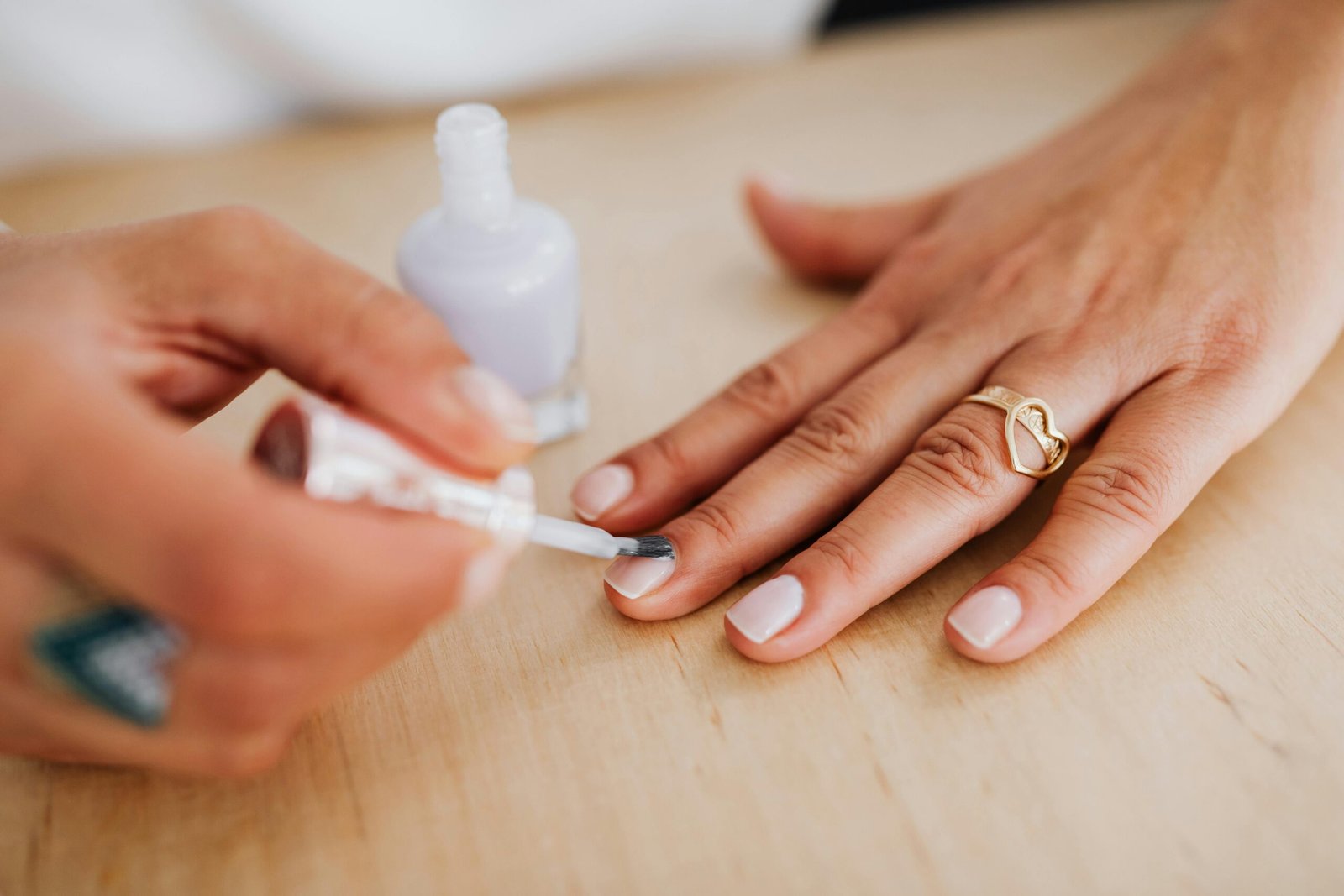 Best Nail Polish For Short Nails: 7 Amazing Ways to Make Nails Look Longer (Proven Guide) 1 best nail polish for short nails